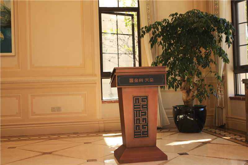 在標識設計中，色彩帶給人的感受